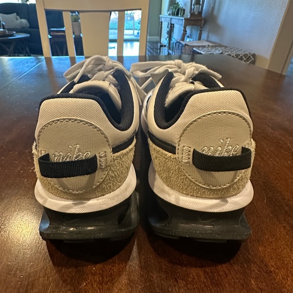 Nike Women’s Air Max Pre-Day Retro Running Shoes size 6.5 - Picture 8 of 9